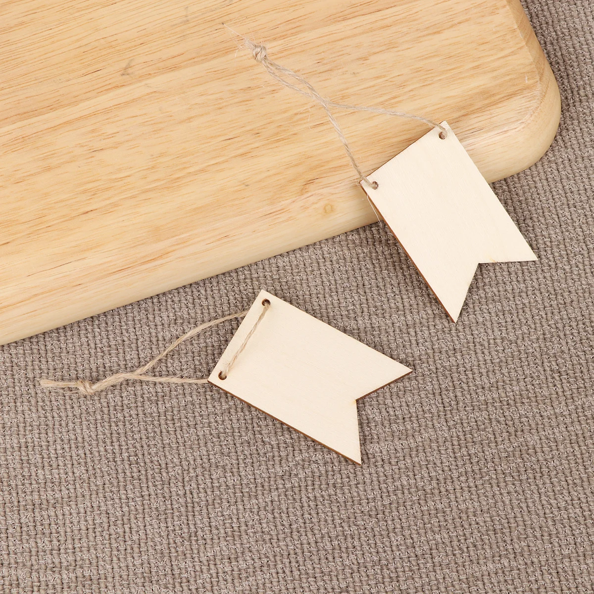 

100pcs Wooden Pendant Square Hanging Decor Diy Door Wall Ornament For Party Favors Wedding Craft Gift Tags Beige Reusable