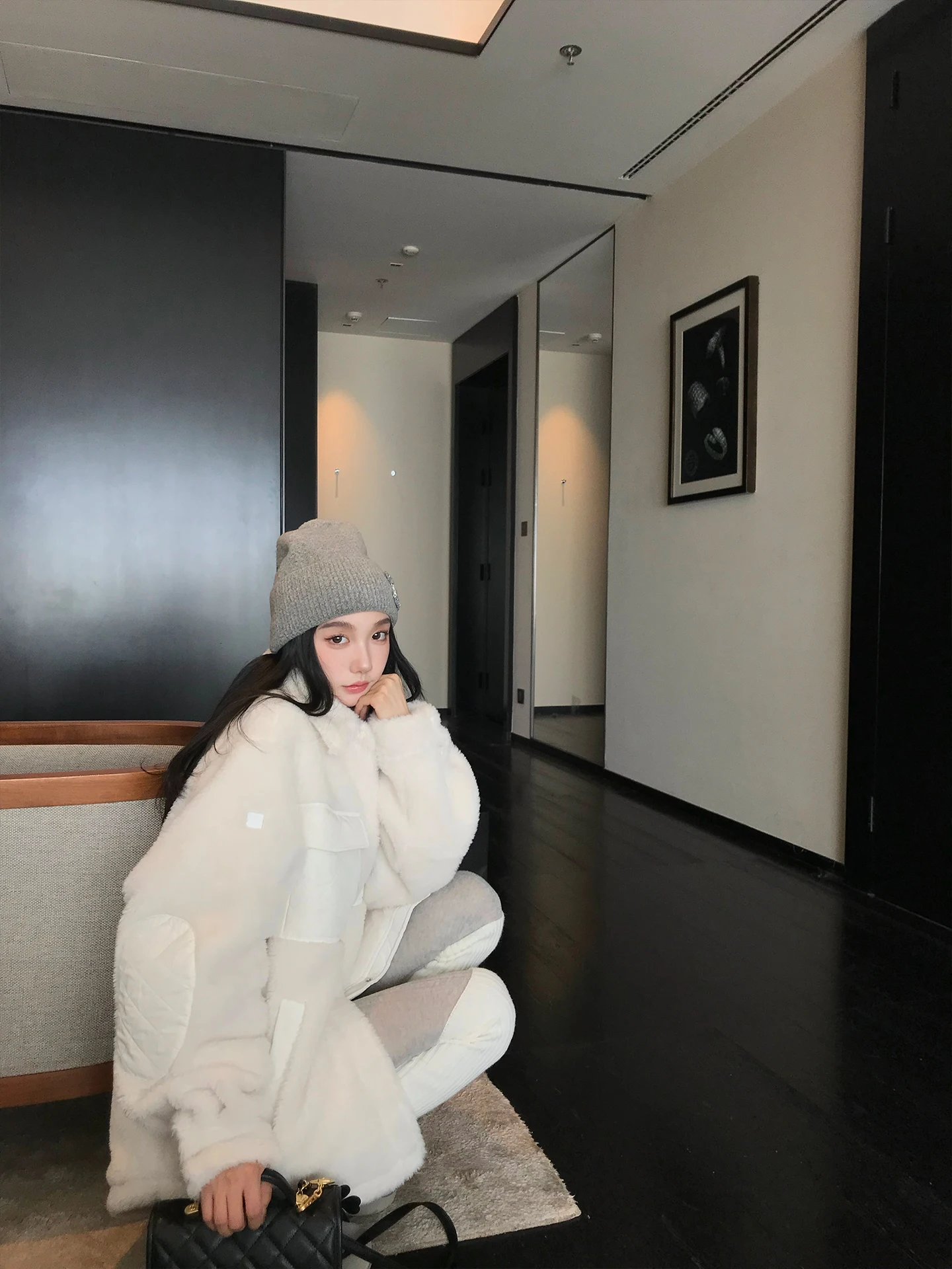 

Женская зимняя куртка Ouyang с воротником из овечьей шерсти, новая модель, свободный крой, в стиле ретро, с эффектом высокого качества, пушистая, для повседневной носки, длинная, с длинными рукавами.