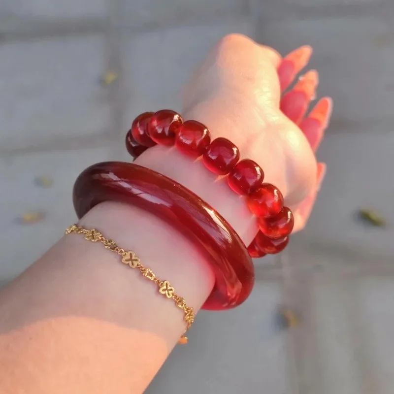 A Refined, Fashionable, and Elegant Red Round Strip Women's Bracelet