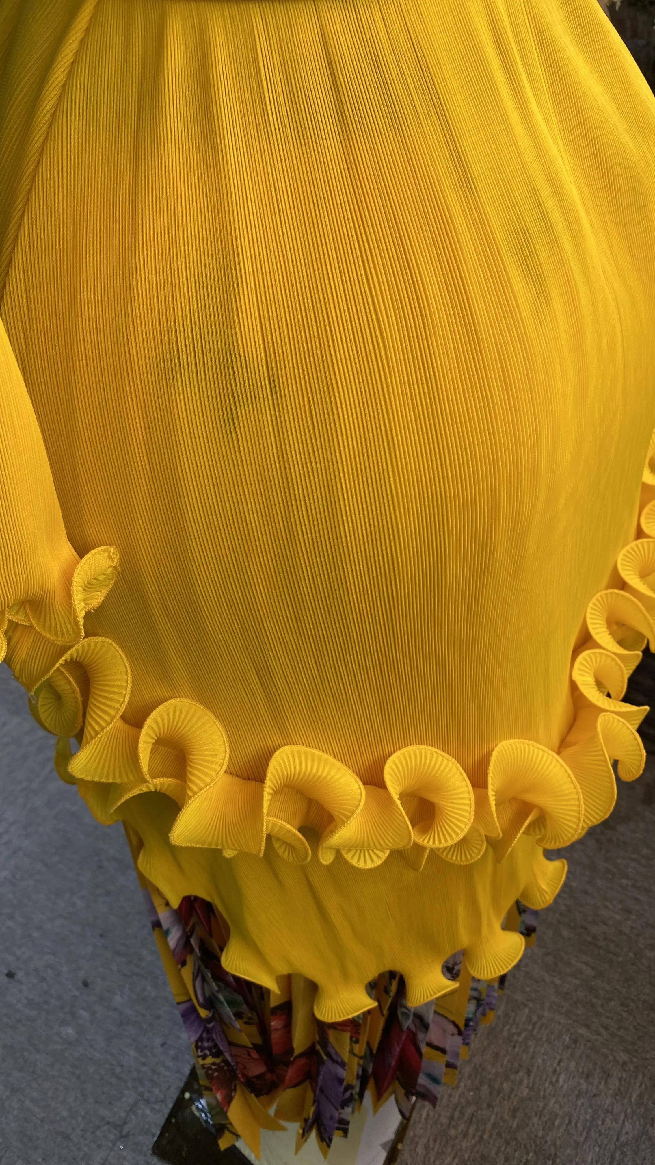 패셔너블하고 캐주얼한 플리츠 스커트 탑과 롱 스커트 세트, 패셔너블한 프린트와 자수 레이스 트림-GZXX056