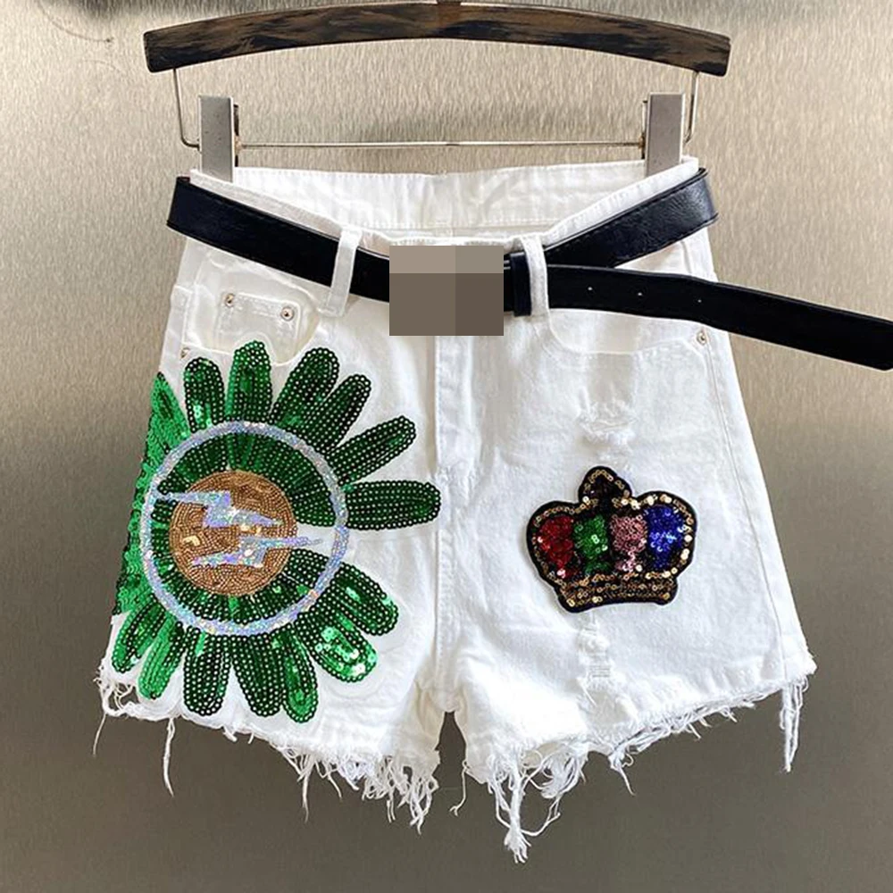 

2025 White Women's Spring Daisies Skinny Ripped Denim Shorts Women's Ripped Hot Pants Tide