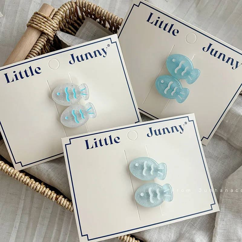 

Новые прозрачные синие заколки для волос в виде рыбок с блестками, яркие, в стиле дофамин, для девочек, с цветными краями, боковые заколки-клипсы