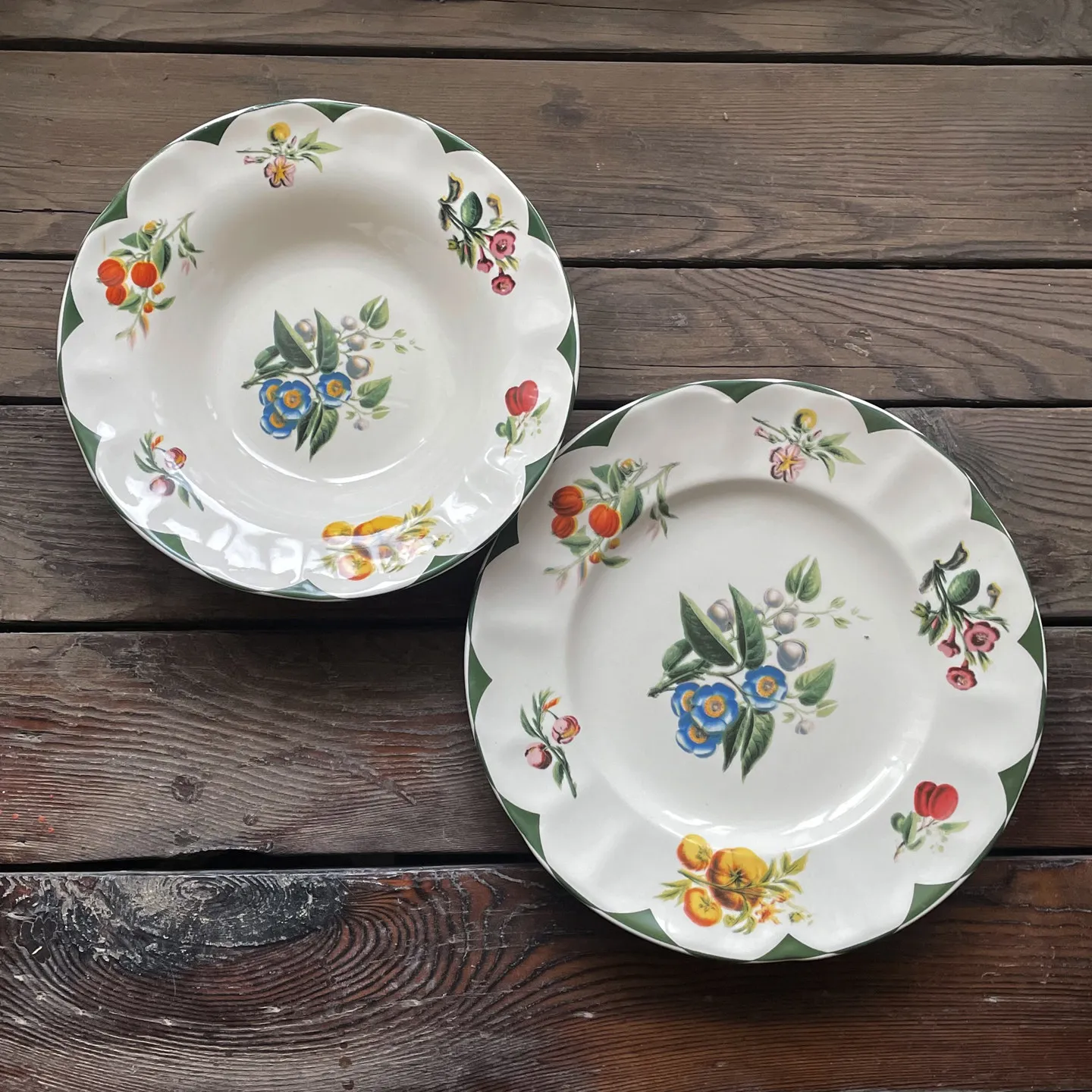 French retro underglaze colored tableware, bowls and plates, household ceramic rice bowls and dishes, beautiful plates