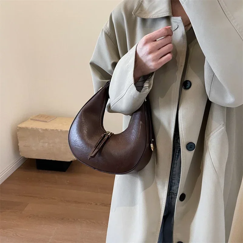 Sac à Main en PU Solide avec Fermeture Éclair pour Femme, Mini Fourre-Tout Souple et Polyvalent, à Motif de Croissant, Simple et à la Mode, Nouveauté 2024