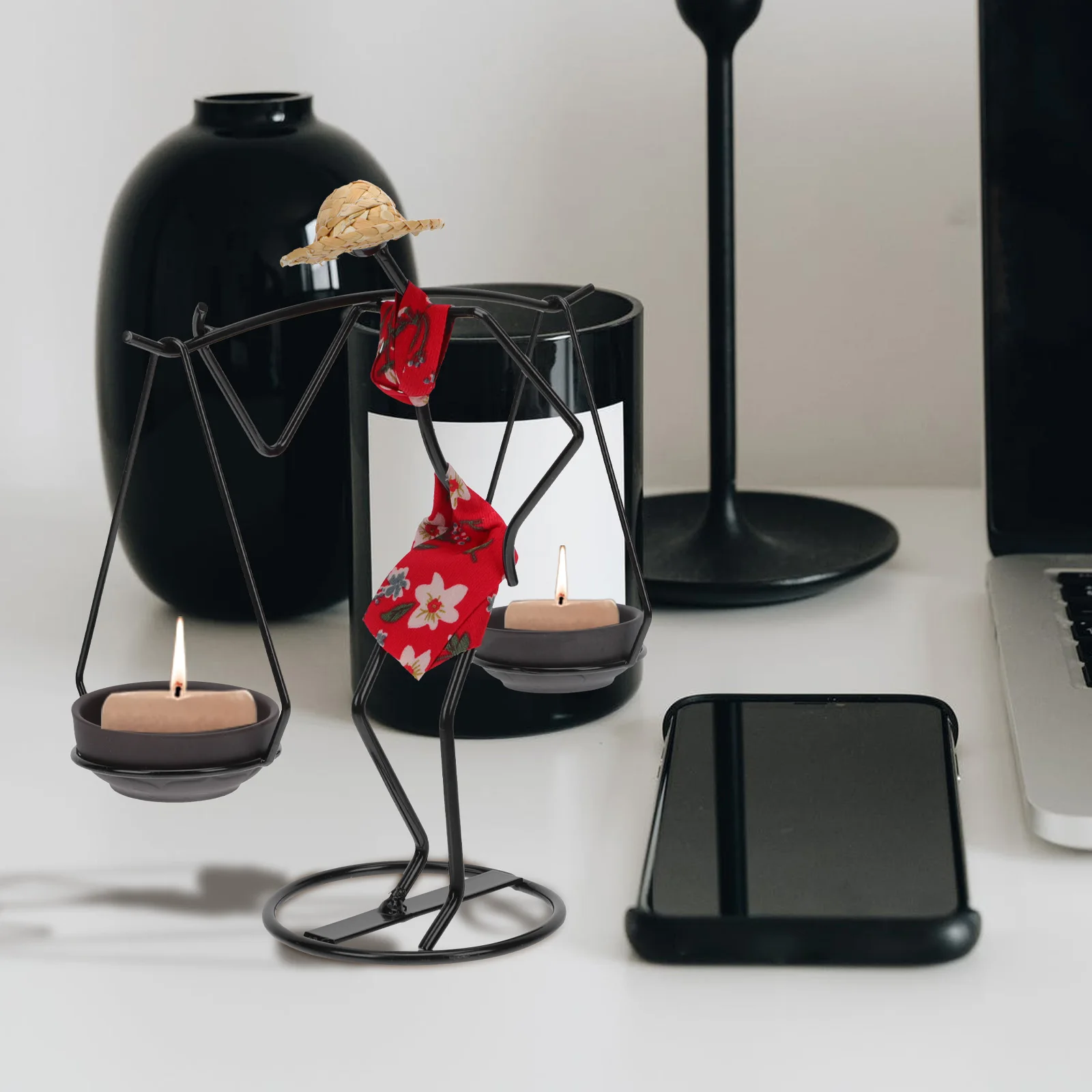 

Creative Girls Candlestick Metal Desktop Holder Load Shape Elegant Candleholder for Home Decor Romantic Restaurant Decoration