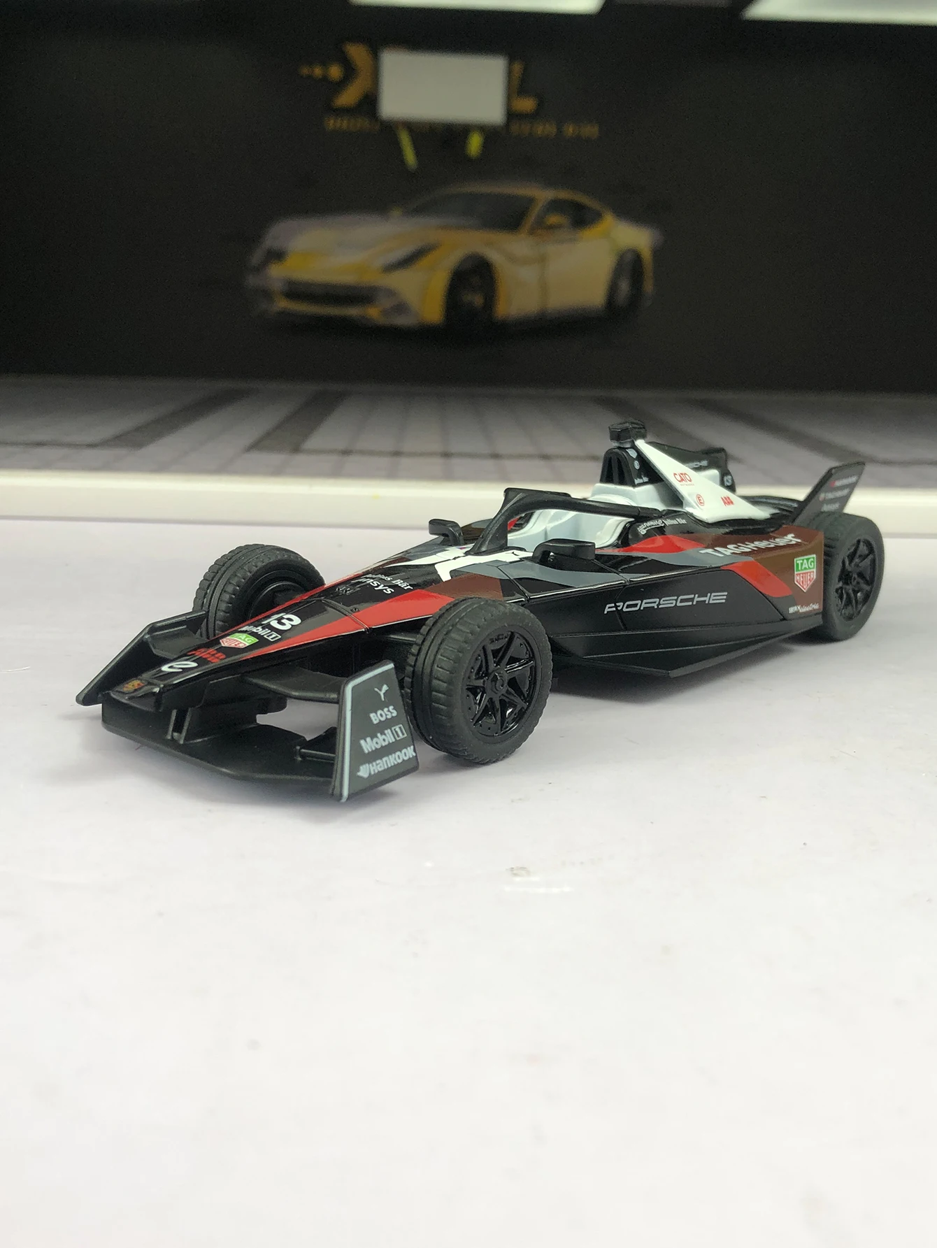 

TSC 1:32 simulation zinc alloy The ABB FIA Formula E Porsche model car, static ornament, metal collectible gift car