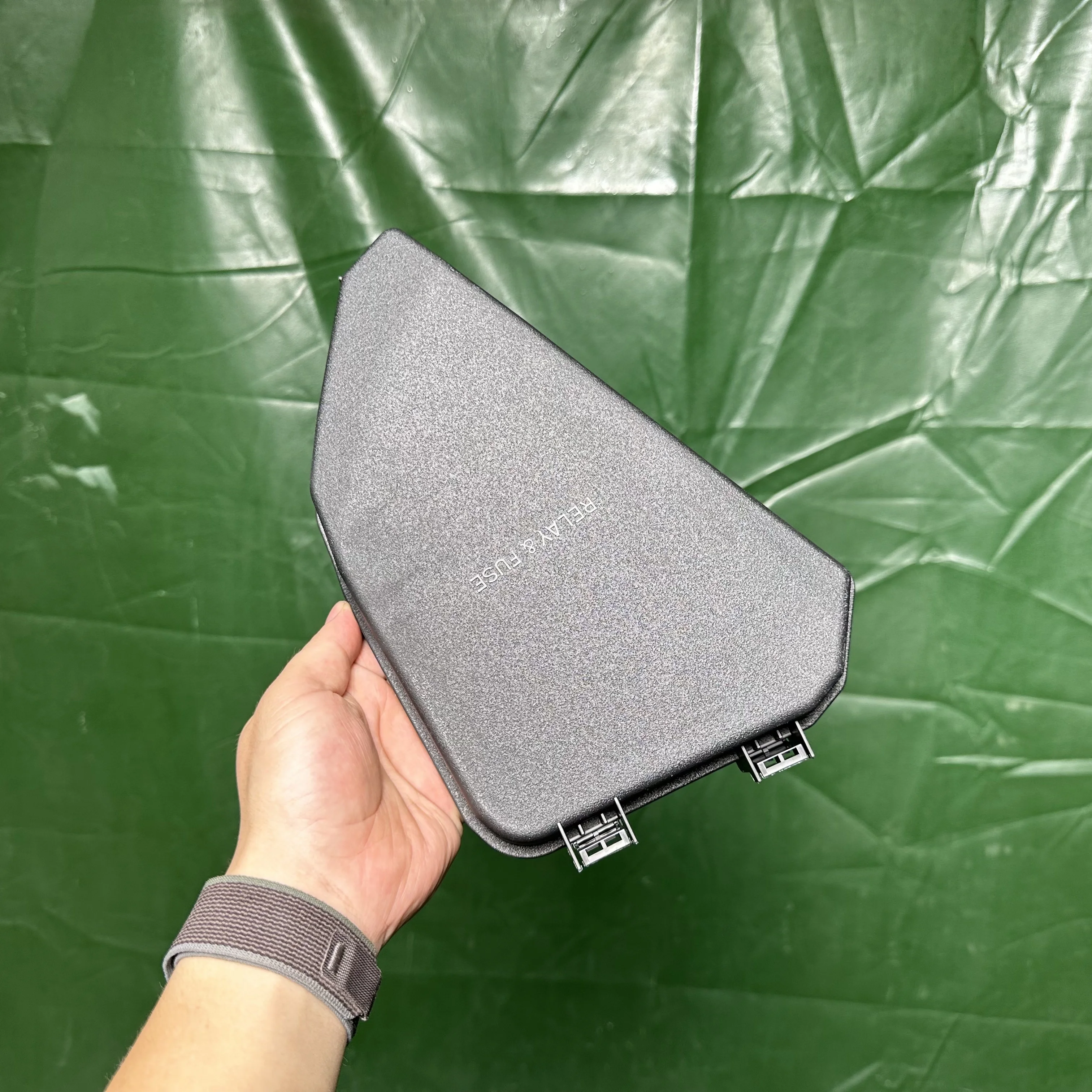 

82662-42701 82662-42711 82662-0R241 82662-0R391 82662-0R660 82662-48580 the Top Cover of the Insurance Relay Box for TOYOTA RAV4