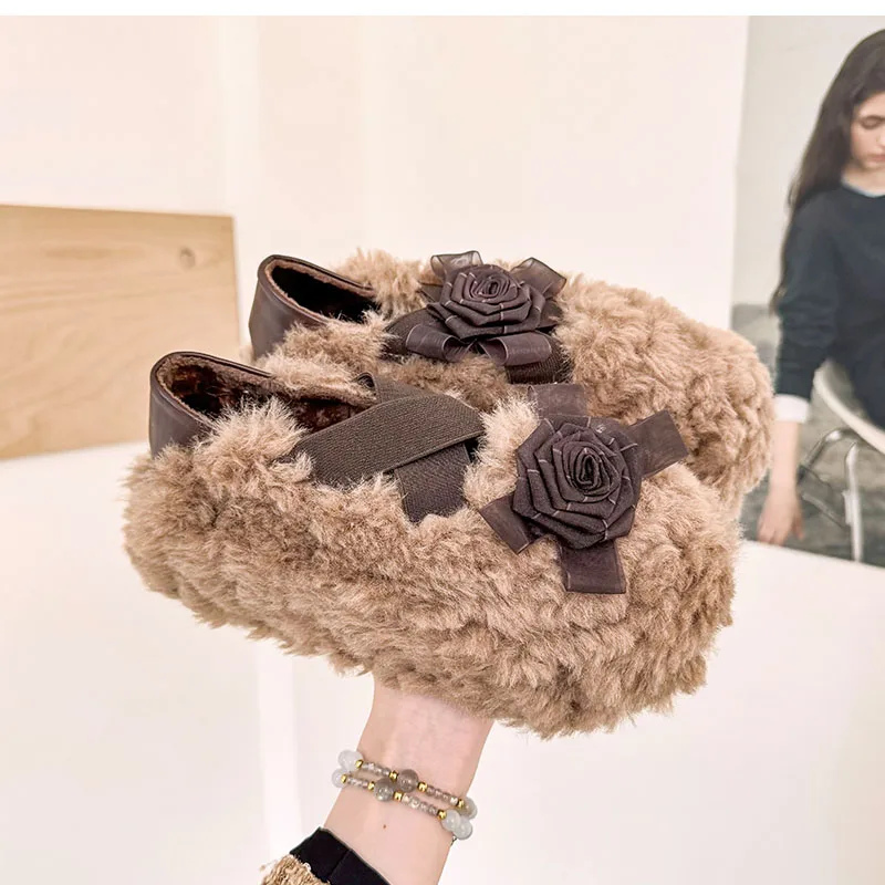 زهرة النساء الفراء أحذية الشقق أحذية خفيفة بدون كعب أحذية رياضية شتاء دافئ قصيرة أفخم الأحذية 2025 أحذية رياضية غير رسمية الراحة Zapatos