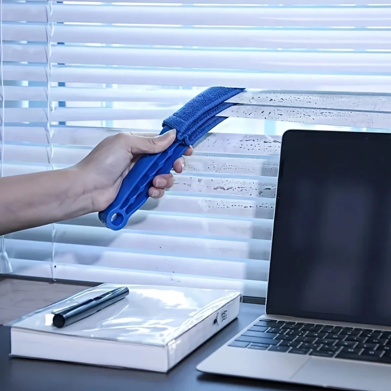 Re-usable Window Cleaning Brush - Easy to Use and Washable - Suitable for Blinds, Blackout Curtains, and Drapes