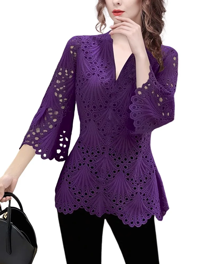 เสื้อผู้หญิงสไตล์วินเทจ แขนบาน คอวี ปักลายฉลุ ผ้าลูกไม้ สำหรับฤดูใบไม้ผลิและฤดูร้อน ทรงเข้ารูป สบายๆ