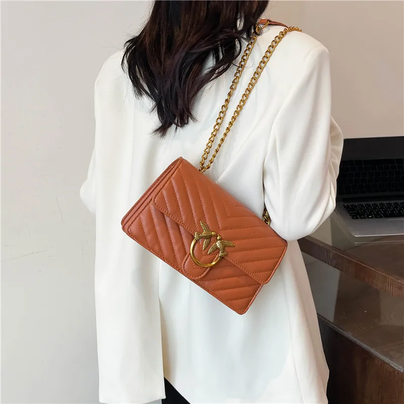 

2026 Autumn Chic Women's Small Square Shoulder Bag with Flap Closure Perfect for Work and Daily Errands