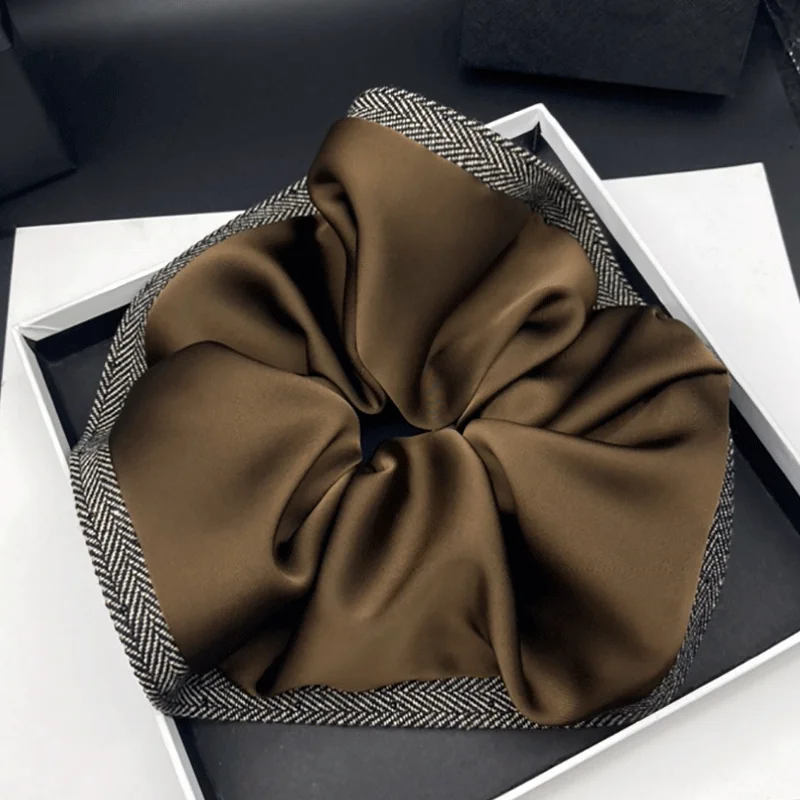 

"Light luxury new French style black large intestine hair band, hair tie, bun hair accessory, high-end fashionable elegant head