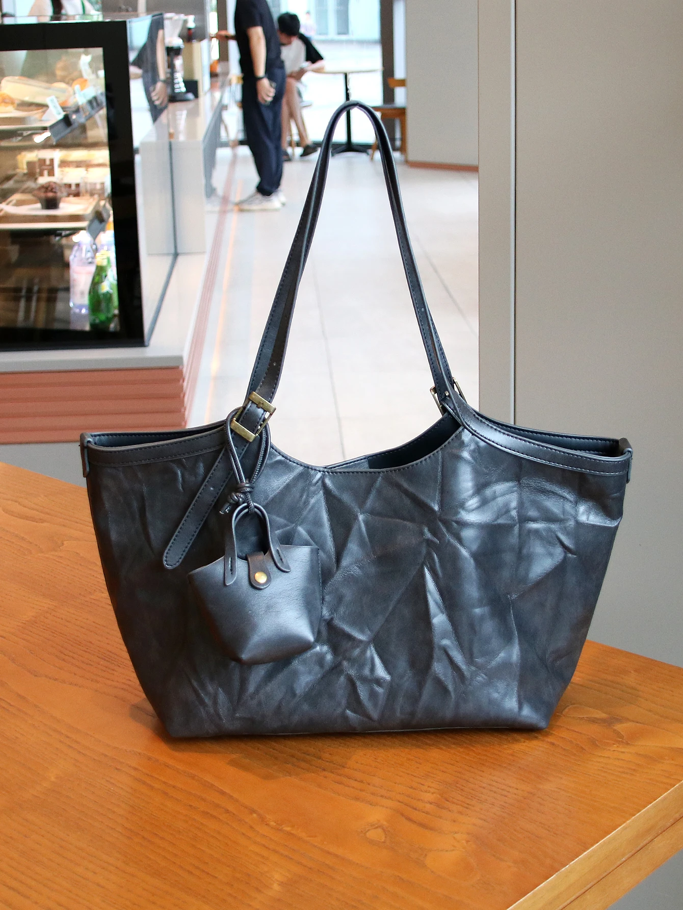 

Fashionable new autumn 2025 handbag fashionable large-capacity lightweight one-shoulder underarm handbag Joker Tote steamed bun