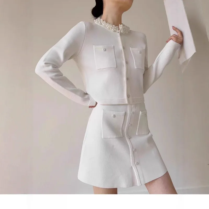 

New French Elegant Socialite Style Contrasting Color Pearl Round-neck Knitted Cardigan A-line Skirt Set, European American Style
