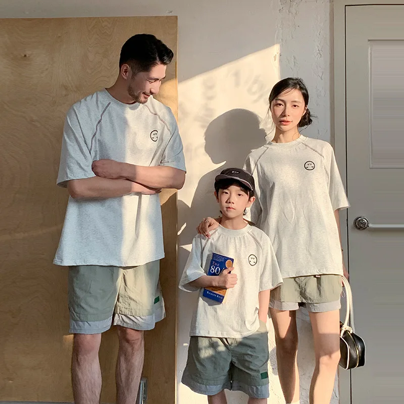 2026 New Summer Luxury Design Family Matching T-shirt Set Family Of 3 Short Sleeve Mommy And Me Fashion Casual Soft Cotton Tops