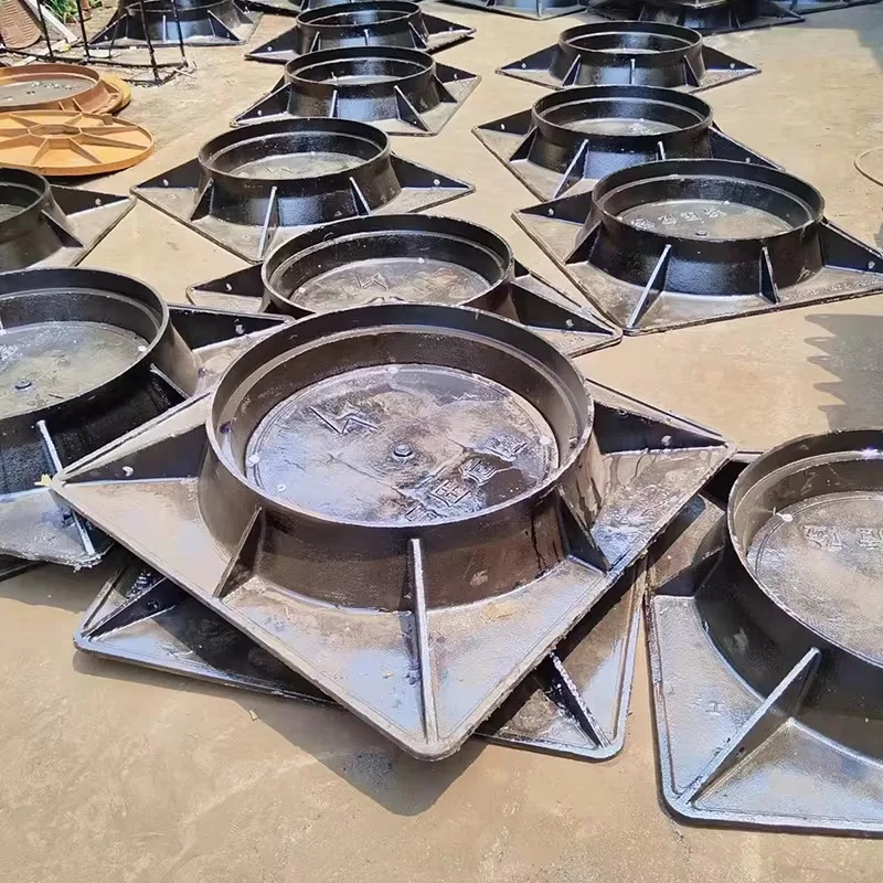 Square outer surface and round inner surface of heavy manhole cover of ductile iron for road