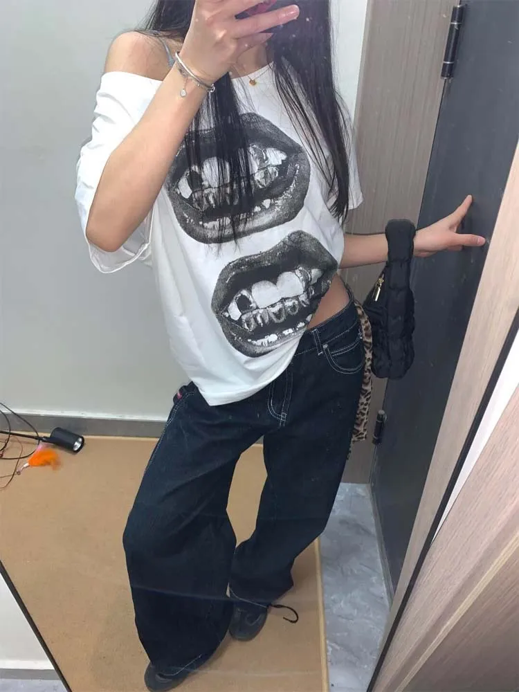 Subtle spicy girl off shoulder slanted top with black and white lip print, lazy and loose short sleeved T-shirt