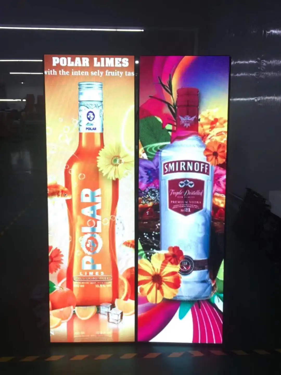 P2 full color fine pitch portable floor-style shopping mall advertising digital signage LED poster display