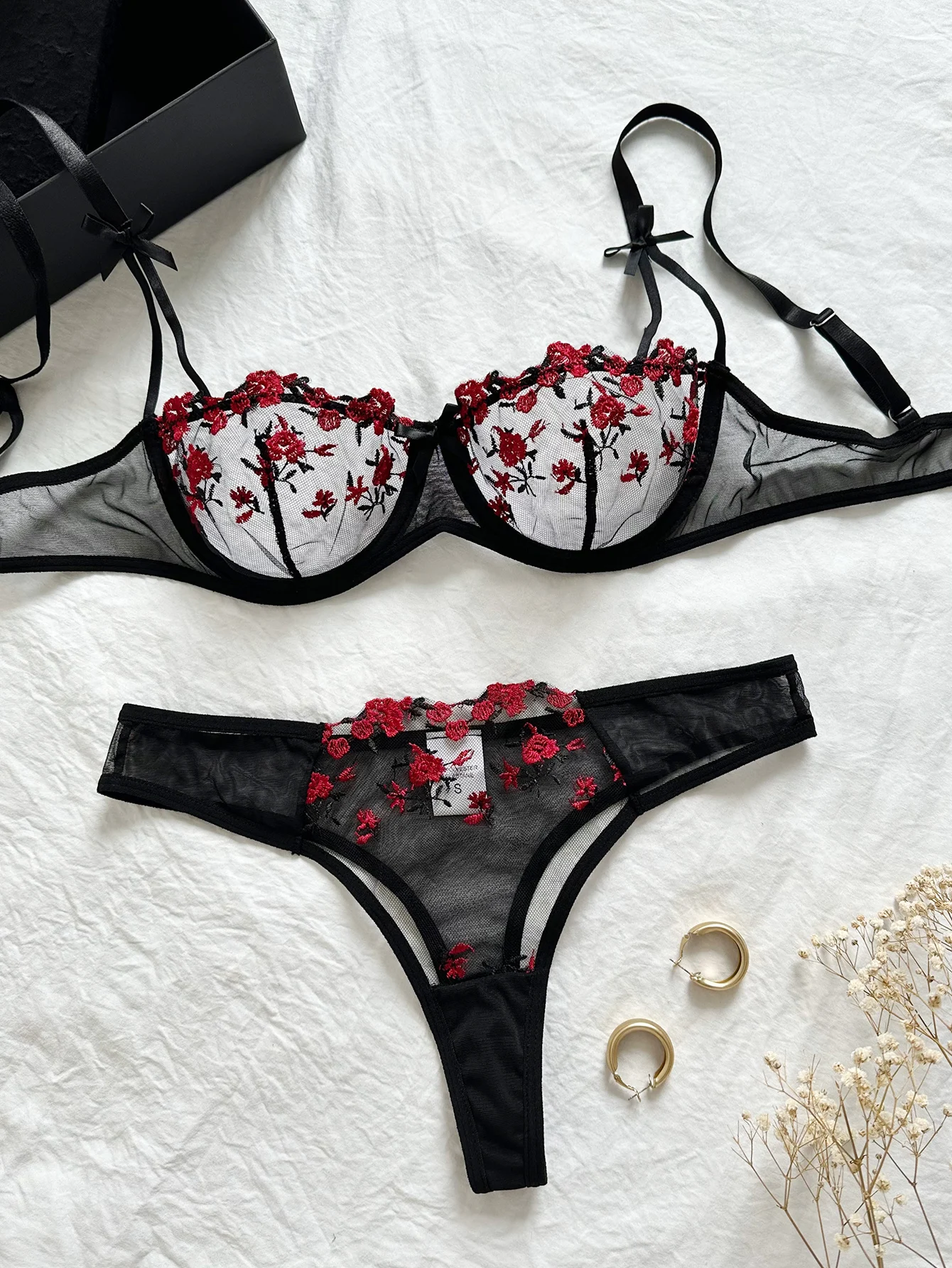 Night Beautiful Sexy Women 2 Piece floral Embroidery Underwear Sexy Erotic lingerie underwear Set