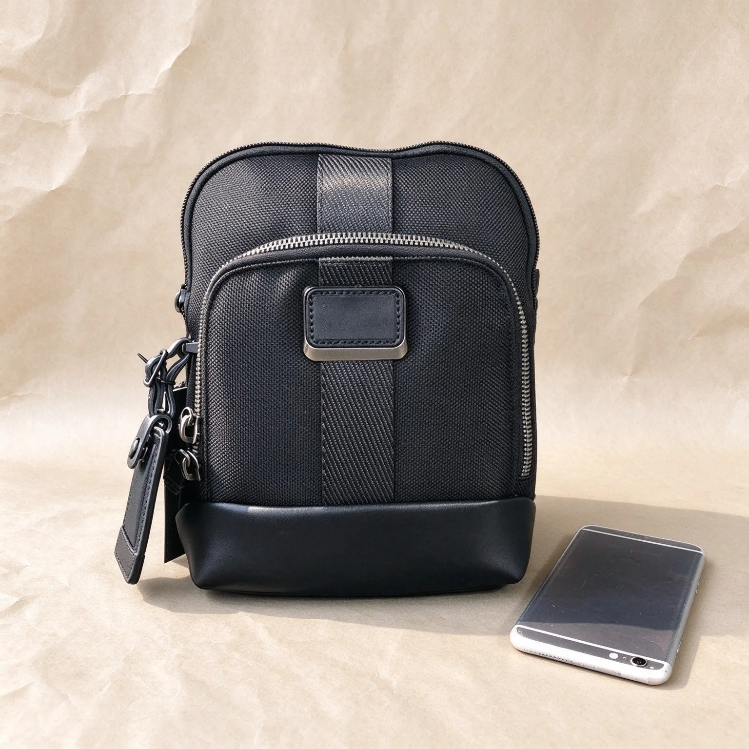 Men Fashion Crossbody Chest Sling Bag, Lightweight Minimalist Single Shoulder Bag for Business & Casual