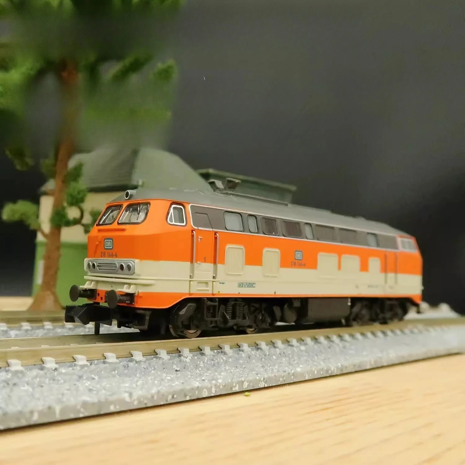 

Дизельный локомотив N-типа 1/160 BR218 7360023/7370023 с аналоговыми/цифровыми звуковыми эффектами, окрашенный дизайн, игрушка-подарок для мальчика