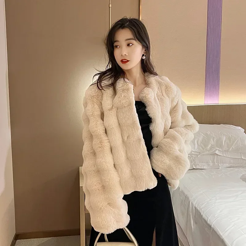 White Fur Coat for Women 2024 Autumn and Winter New Style Short Imitation Fur Plush Collarless Top Short Top Warm and Trend