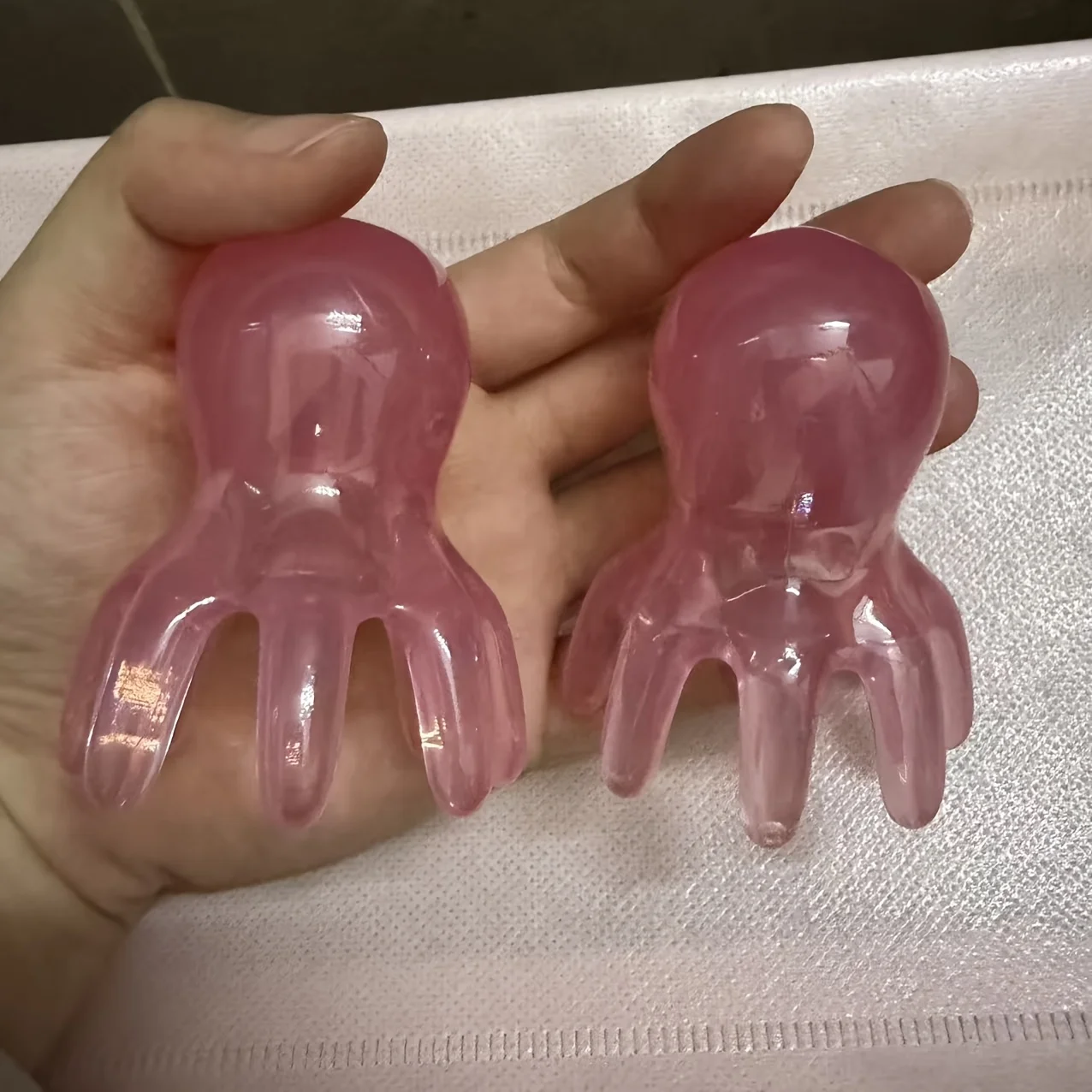 2-pack resin octopus head massage combs, paired with a frosted storage bag, multi-functional design for meridian scraping and SPA, ideal for daily scalp relaxation and massage, a tool for scalp health maintenance