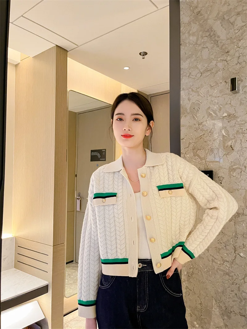 Cardigan 2023 early spring new women thick needle twist contrast color gold buckle lapel short loose knitted cardigan women