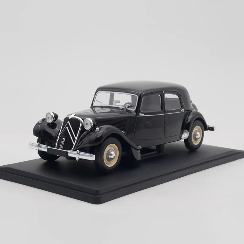 

IXO Diecast 1:24 Scale CITROEN Traction Avant Alloy Retro Car Model Finished Product Simulation Toy Static Model Ornament