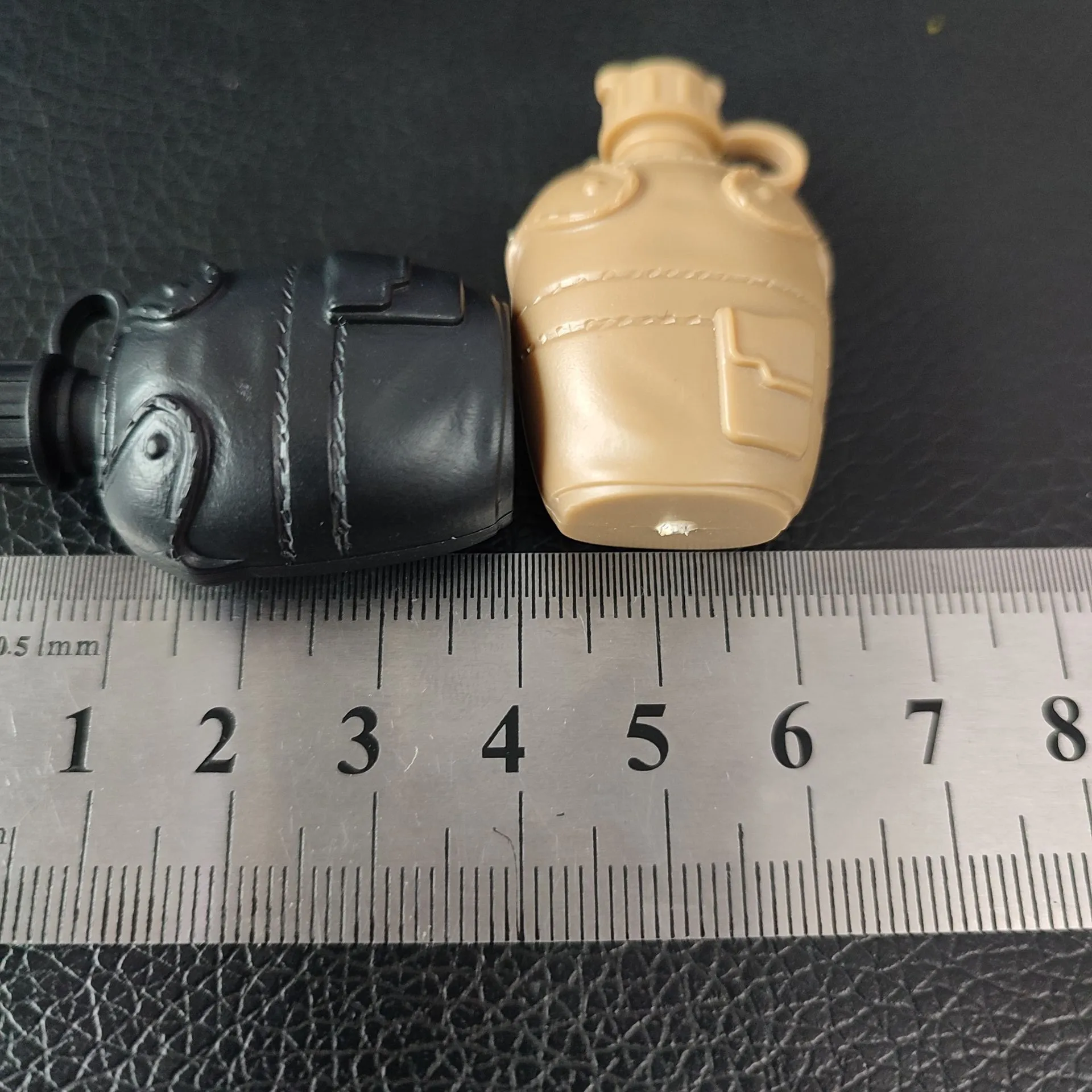 5PCS 1/6 Action Figure Accessories Soldier Kettle Model Spot and Mud/Black Plastic Can Not Be Unscrewed Random Color
