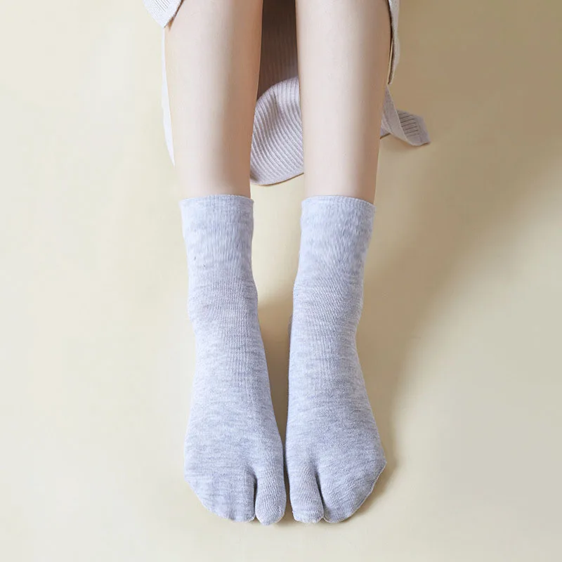 Hot Men Women Cotton Two Toe Socks Middle Tube Socks Solid Color Hosiery Split Toe Socks Fashion Japanese Sandal Flip Flop Socks