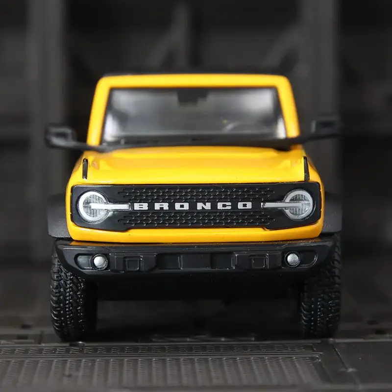 

1:36 Ford BRONCO alloy off-road vehicle model car ornaments collection door can open children's toy car birthday gift