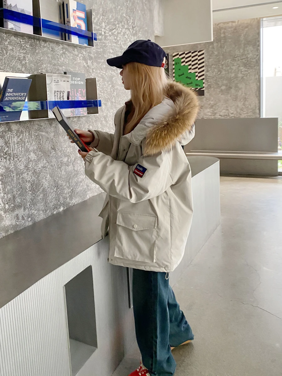 

Уличная рабочая одежда: пуховик средней длины с капюшоном, белый, с меховым воротником, на молнии, стандартный крой, удлиненный