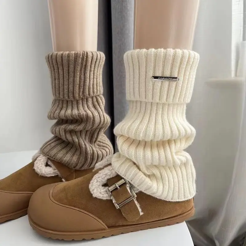 زوجان من أغطية الجورب، ثلاثة ألوان للاختيار من بينها، شعار معدني، نمط ياباني، أغطية جورب كشمير بيضاء اللون للنساء، الخريف والشتاء، أغطية جورب ملفوفة باللون البني القديم الأمريكي #2