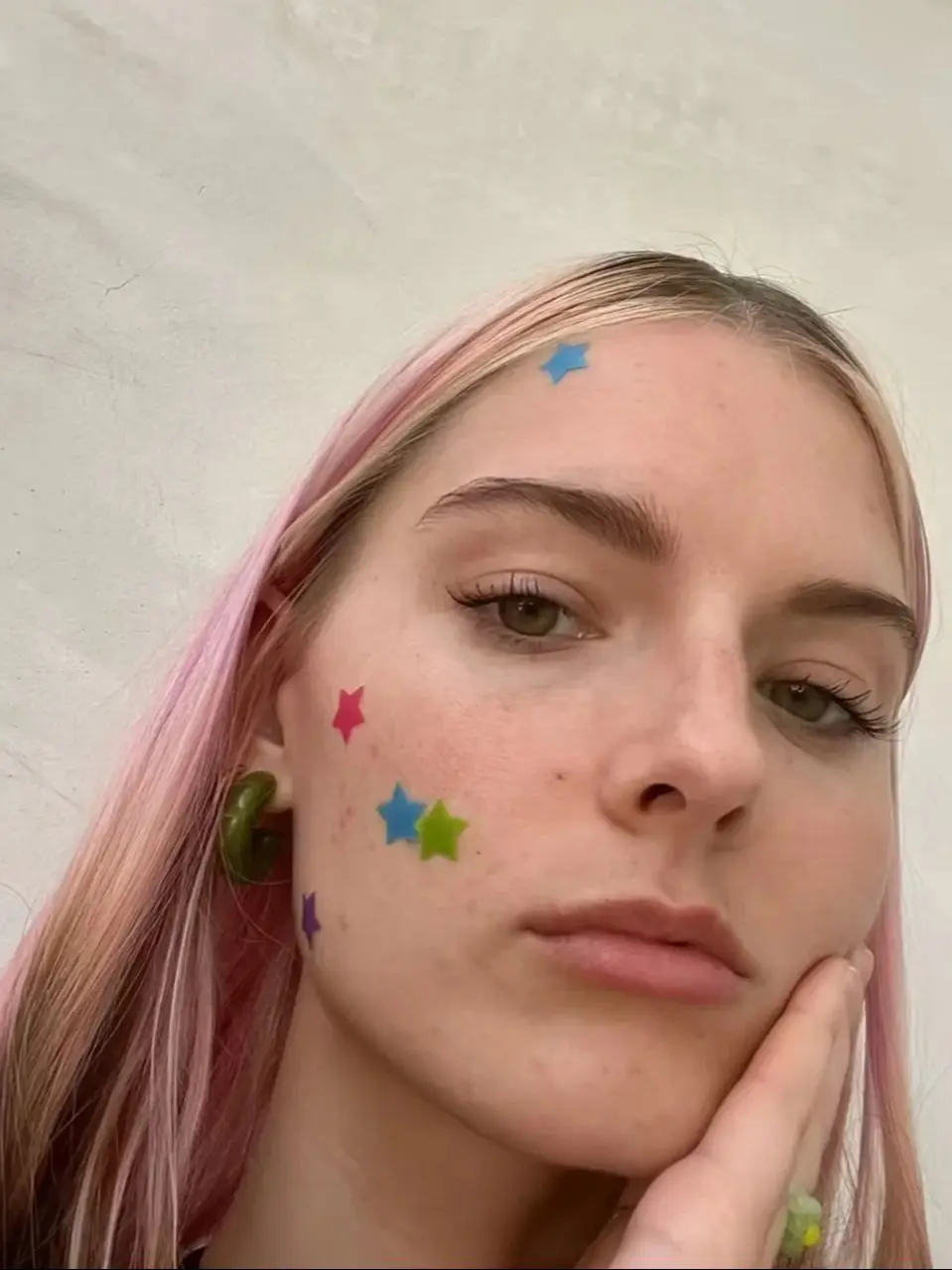 160 قطعة من رقع حب الشباب على شكل نجمة لطيفة وغير مهيجة، تغطي عيوب حب الشباب وهي مقاومة للماء وقابلة للتنفس