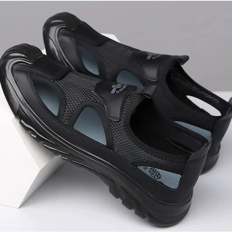 Summer Fashion New Hollow Breathable Comfortable Lightweight Sandals Outdoor Leisure Non-Slip Wear-Resistant Beach Shoes.