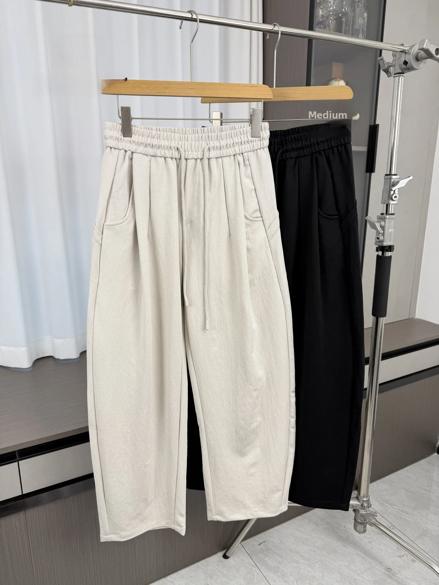 

Sporty Men's Straight Leg Pants Elastic Waist Casual Trousers Fashionable Spring Summer Bend Knife Silhouette