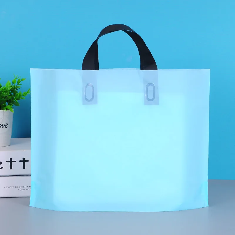 Bolsas de regalo de plástico con logotipo personalizado, embalaje de productos de ropa, con logotipo impreso, mate, para centro comercial, 50 piezas