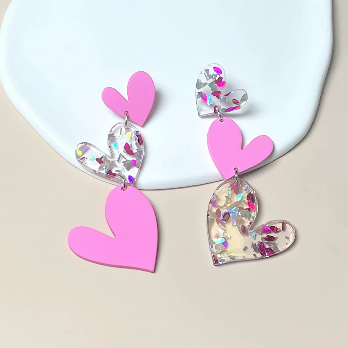 2023 New Valentine's Day Pink Love Acrylic Earrings Women Lacquered Asymmetric Temperament Transparent Earring Jewelry