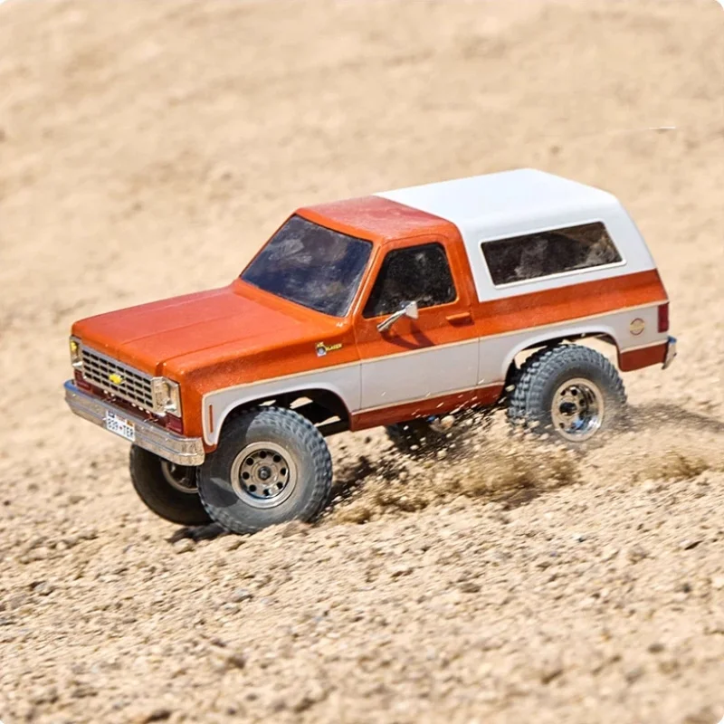 รถบังคับวิทยุ FMS 1:24 เชฟโรเลต K5 เบลเซอร์ รุ่นจำลองรถกระบะย้อนยุค รถปีนเขาบังคับวิทยุ ของขวัญวันเกิดสำหรับเด็กผู้ชาย