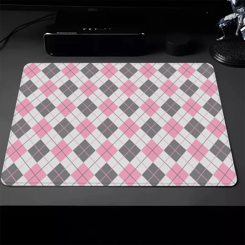 Color Diamond Check Pad on the Table Small Pc Gamer Mouse Gaming Accessories Keyboard Mat Deskmat Mausepad Mousepad Mats Cabinet