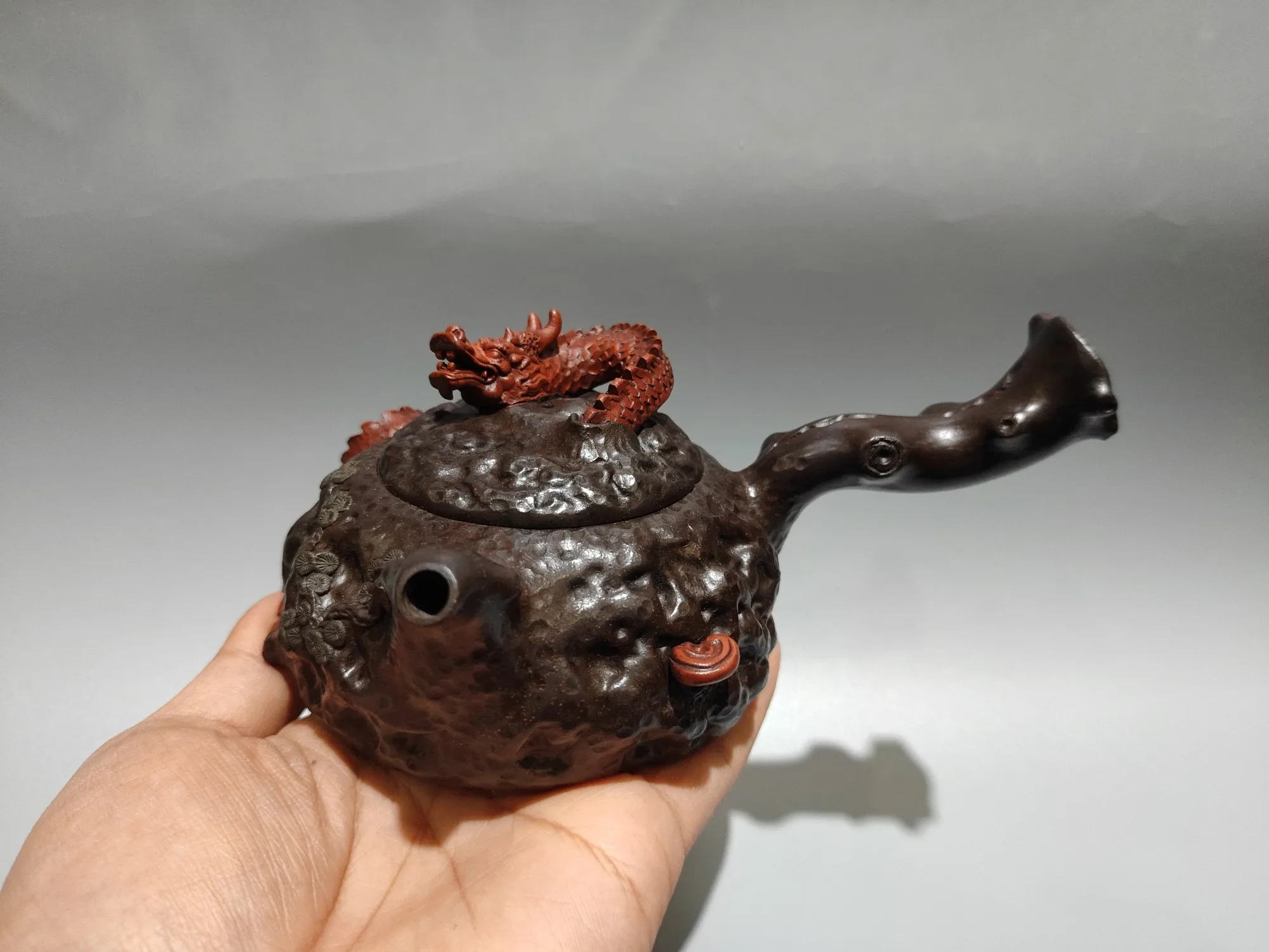 Yixing Purple clay pot Gongchun pot root of a tree Pine seed texture Side held Drago Kettle Teapot Flagon Amass wealth Ornaments