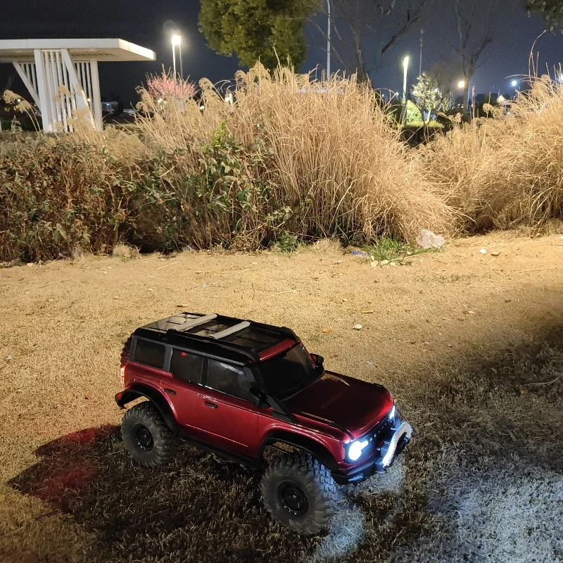 Ultra large Rc1/10 four-wheel drive remote control vehicle with high and low speed differential lock, hill climbing off-road veh