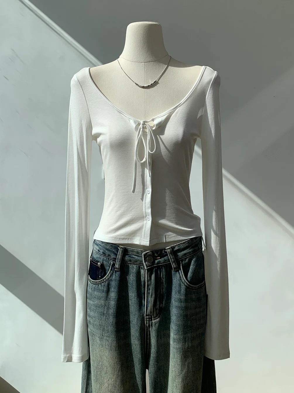 Elegant V-Neck T-Shirt Women's Long Sleeve Button-Up Cardigan Style Slim Fit Ruffle Detail Casual Fashion Spring Summer Top