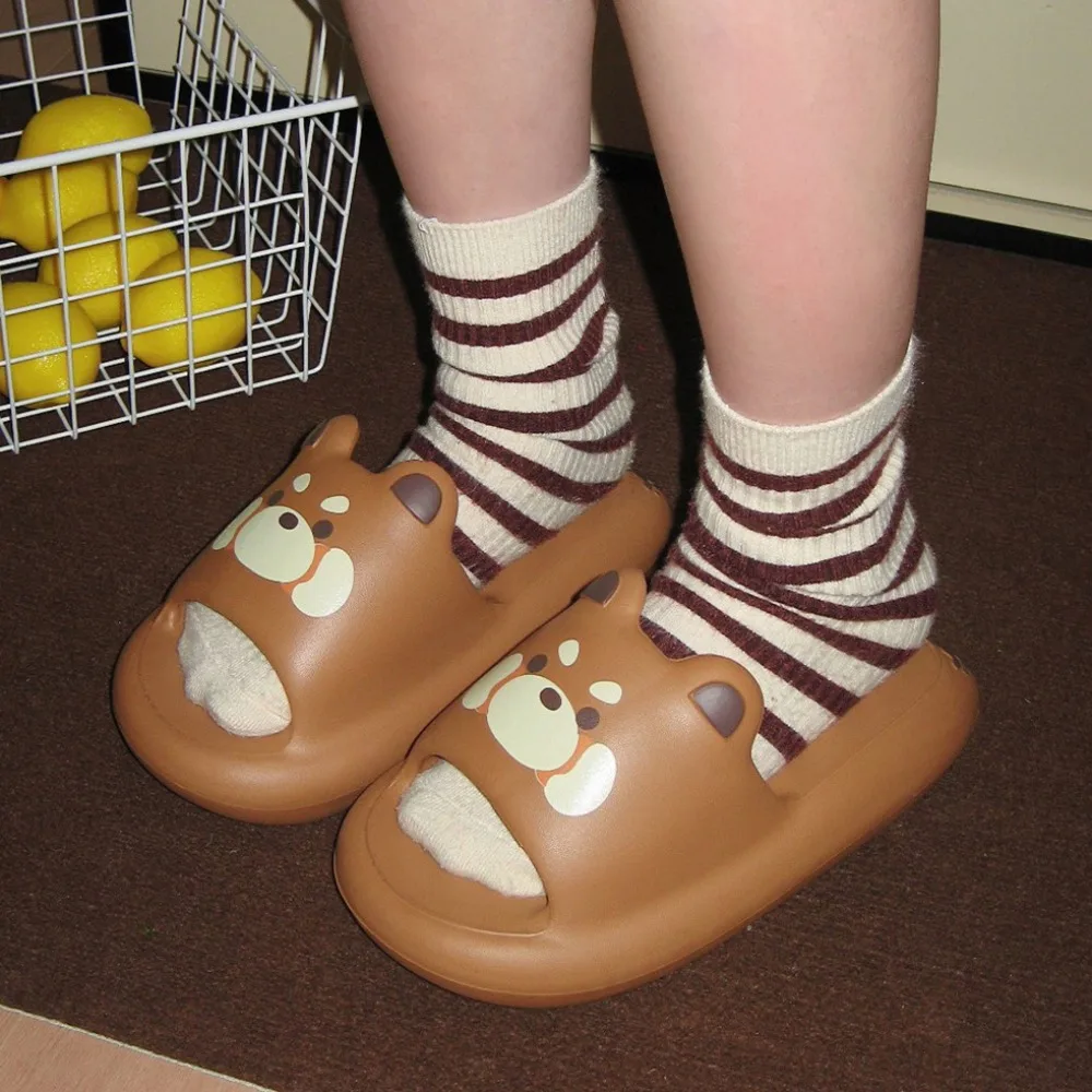 Сандалии, креативные тапочки с красной пандой, нескользящие тапочки из ЭВА на толстой подошве с красной пандой, милые домашние шлепанцы с изображением животных в стиле каваи