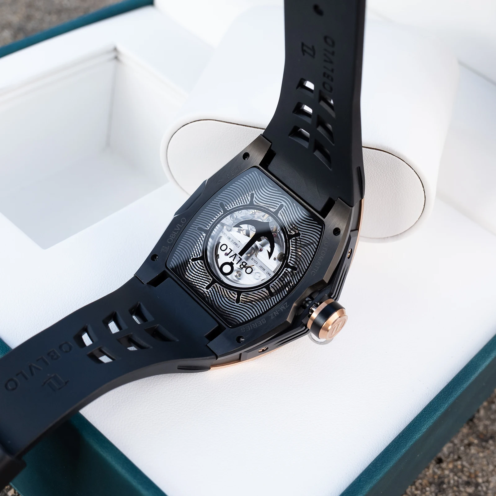 OBLVLO رجل ارتفع الذهب تونيو إطار مجوف ساعة أوتوماتيكية حركة ميوتا مقاوم للماء الياقوت الاصطناعي كريستال شريط مطاطي ZM