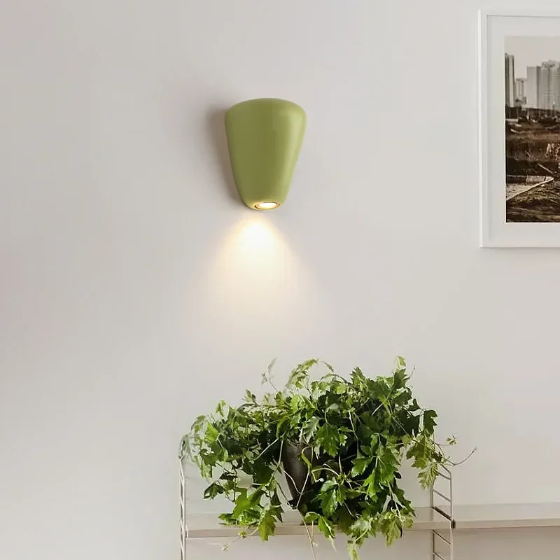 Lámpara de pared de foco creativo, luz LED nórdica para dormitorio, mesita de noche, escalera, pasillo, sala de estar, decoración de pared pequeña verde, candelabro para el hogar