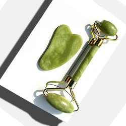 Gua Sha Jade Roller strumenti per il viso rullo per il viso e gua shua Set per gonfiore e arrossamento che riducono il regalo per la cura della pelle per le donne verde