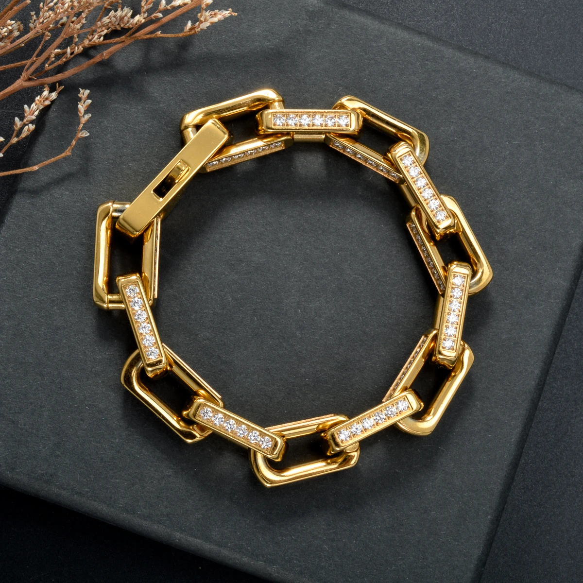 

Hot selling Cool Square Cuban Chain Bracelet Men Women Hollow Square Interwoven Inlaid Sparkling Zircon Party Accessories Gifts