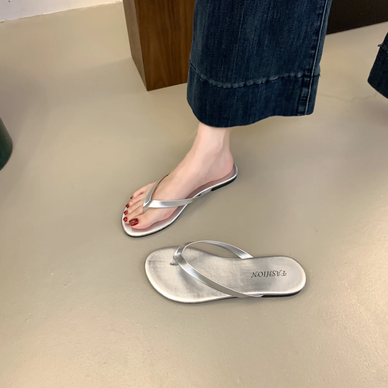 Große Sandalen Damenschuhe Sommer 2025, neue Flip-Flops, äußere Hausschuhe, flache Sandalen – Detail 8